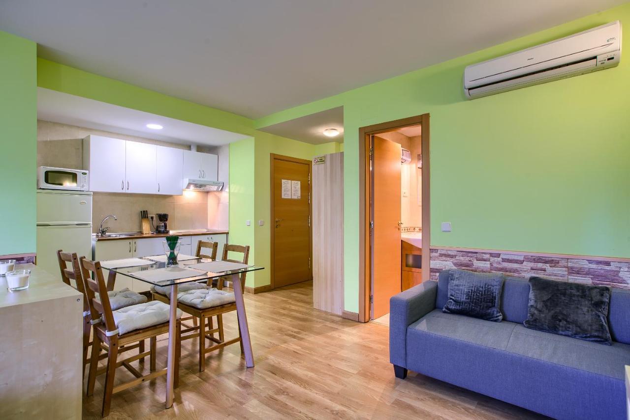 Apartament Barajas *